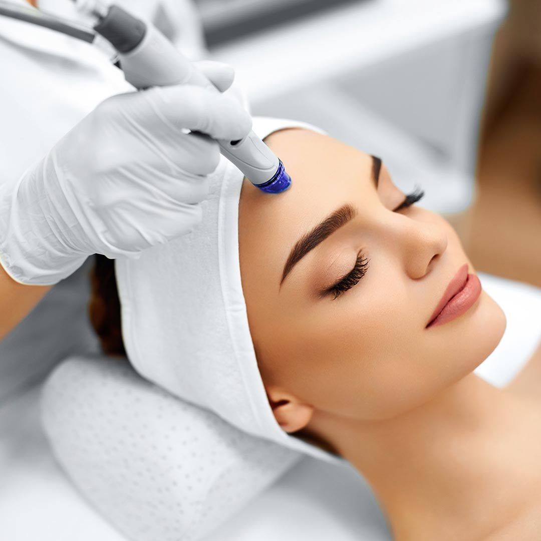 woman getting an acid peel during a hydrafacial