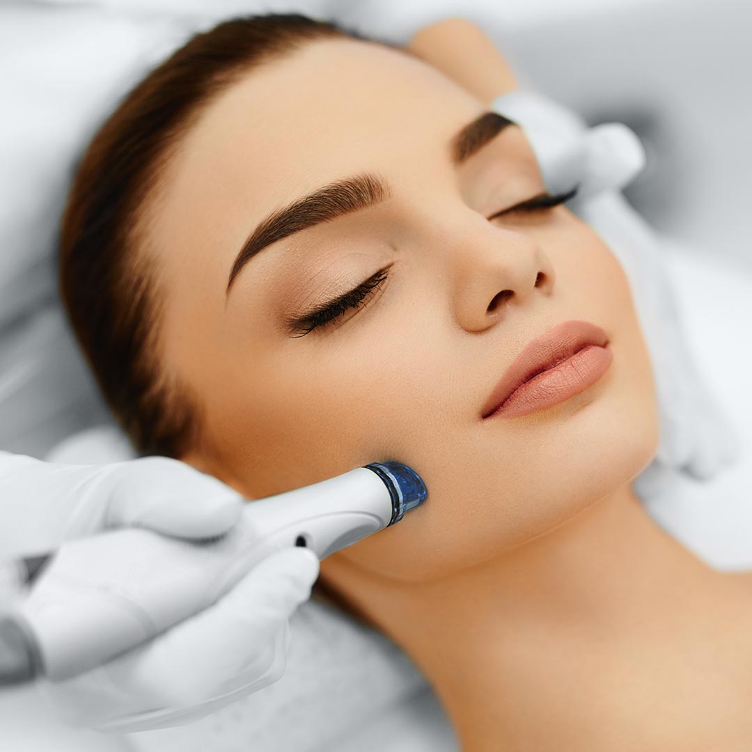 woman getting extraction during a hydrafacial