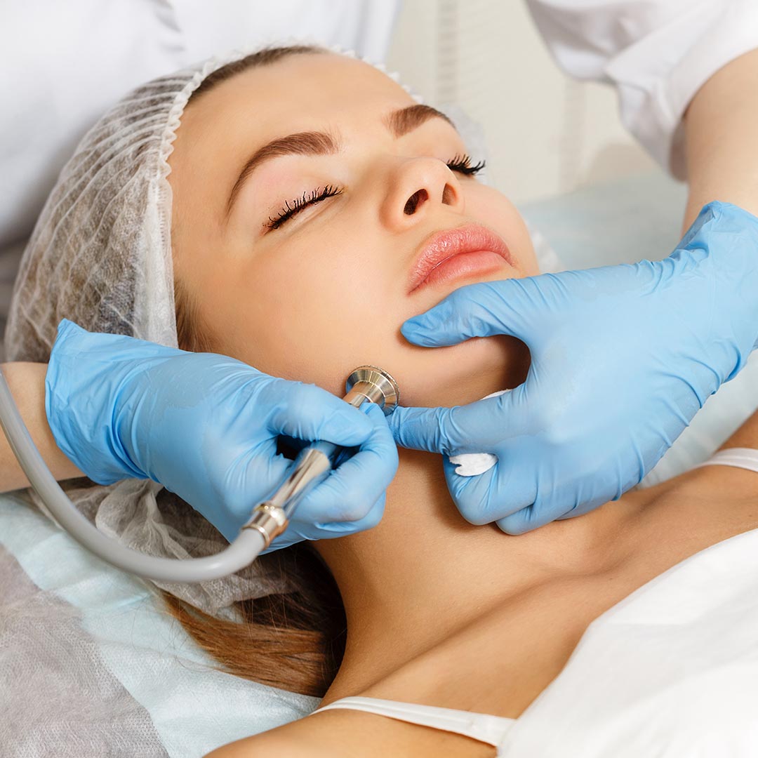 woman getting a hydrafacial